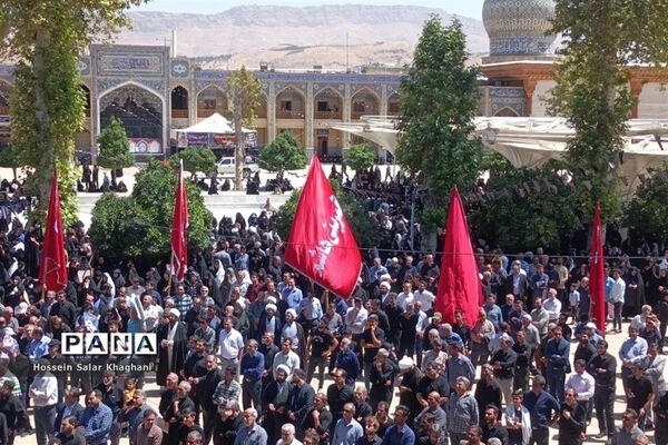 وداع با ۲  شهید حادثه تروریستی با حضور پر شور مردم شیراز