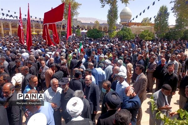 وداع با ۲  شهید حادثه تروریستی با حضور پر شور مردم شیراز