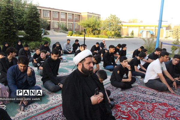 برگزاری مراسم قرائت زیارت عاشورا در یادمان شهید گمنام اداره‌کل آموزش و پرورش شهرستان‌های استان تهران