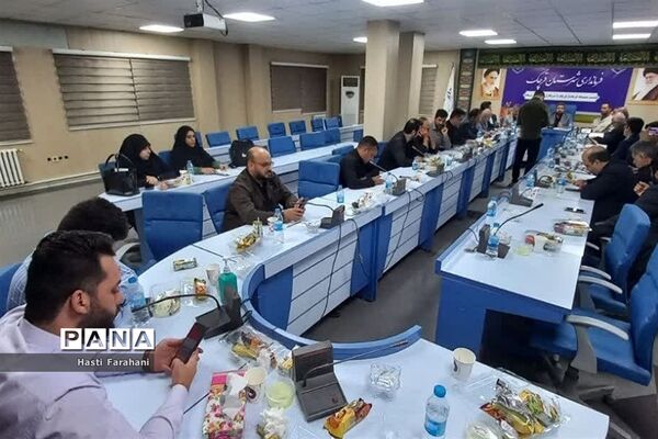 نشست صمیمانه فرماندار و بخشدار شهرستان‌قرچک با خبرنگاران و اصحاب رسانه