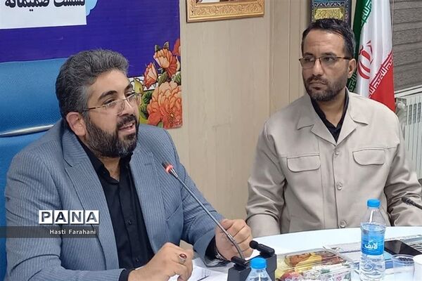 نشست صمیمانه فرماندار و بخشدار شهرستان‌قرچک با خبرنگاران و اصحاب رسانه