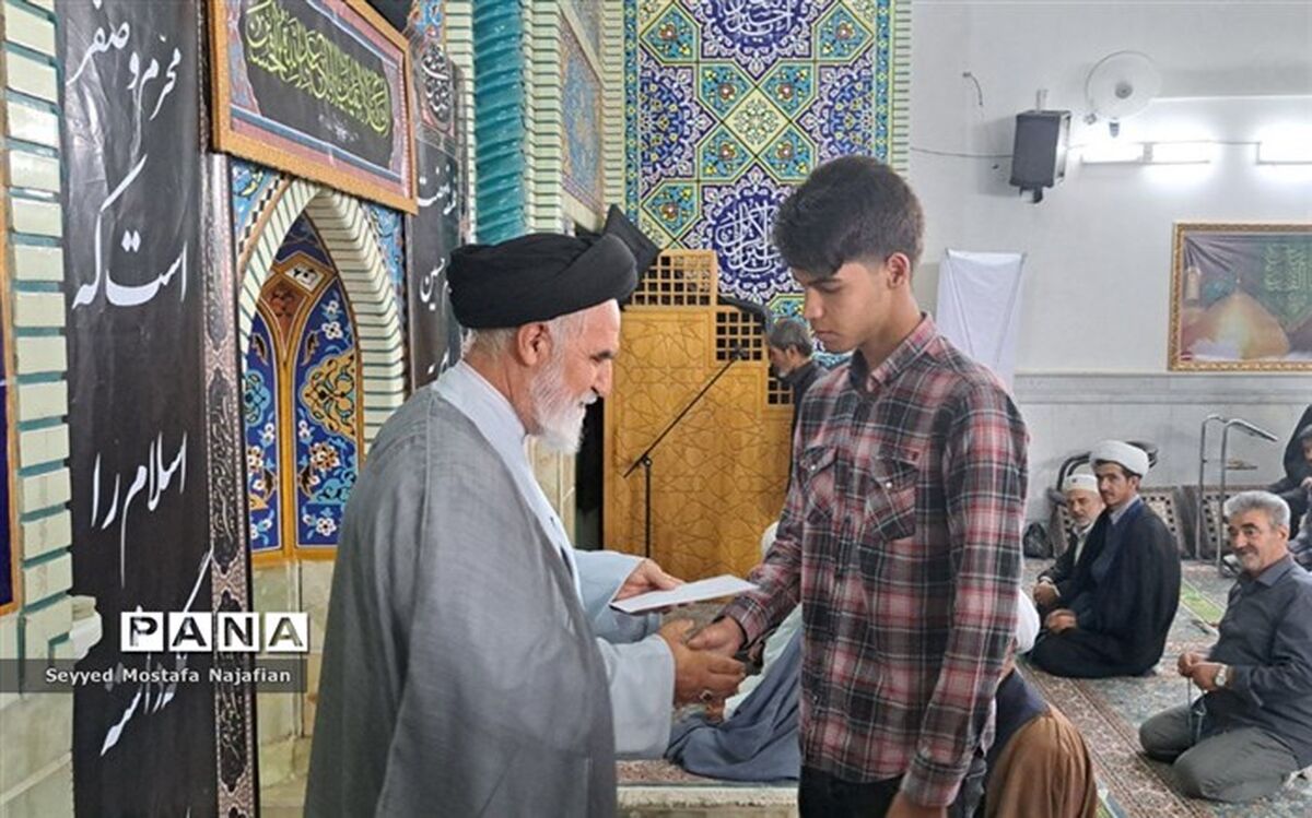 بوسیدن دست مادر و تکریم جایگاه پدر، تجلی اخلاق و ادب "مهدی نیکوکار" است