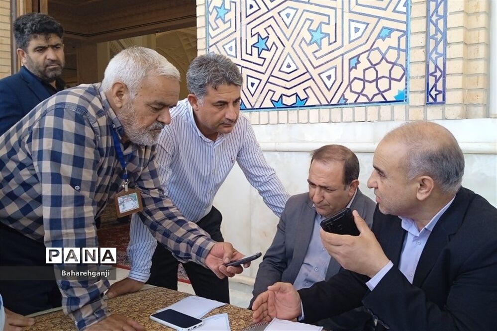 میزخدمت نواحی چهارگانه آموزش و پرورش فارس در نماز جمعه