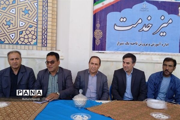 میزخدمت نواحی چهارگانه آموزش و پرورش فارس در نماز جمعه