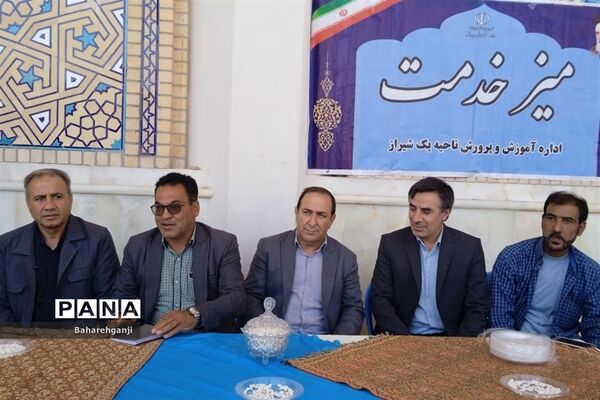 میزخدمت نواحی چهارگانه آموزش و پرورش فارس در نماز جمعه