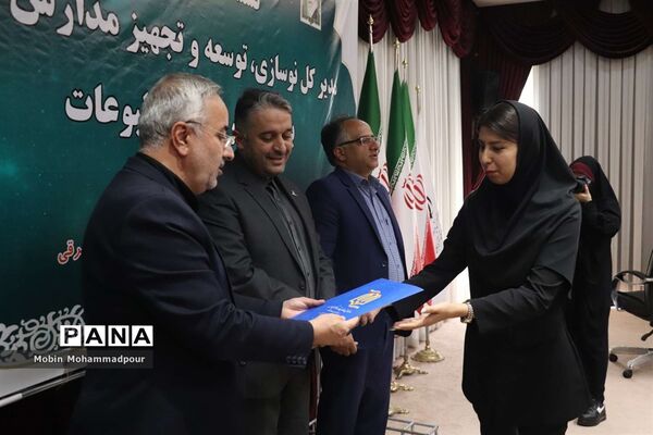 نشست خبری مدیرکل نوسازی، توسعه و تجهیز مدارس آذربایجان شرقی