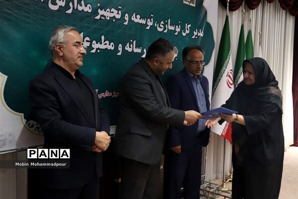 نشست خبری مدیرکل نوسازی، توسعه و تجهیز مدارس آذربایجان شرقی