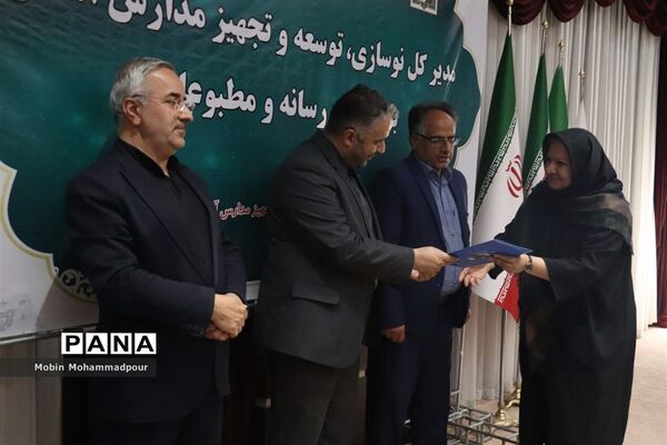 نشست خبری مدیرکل نوسازی، توسعه و تجهیز مدارس آذربایجان شرقی
