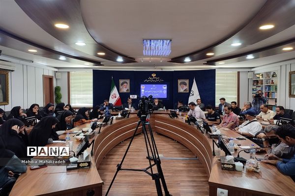 نشست خبری مدیرکل آموزش و پرورش خراسان رضوی با اصحاب رسانه به مناسبت هفته دولت