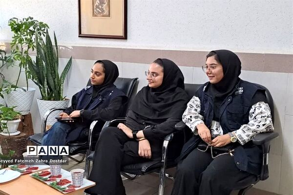 تجلیل مدیرکانون امام خمینی(ره) شهرستان سمنان از خبرنگاران پانا