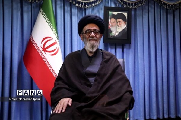 دیدار جمعی از عکاسان با نماینده ولی فقیه در آذربایجان شرقی