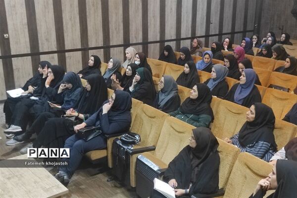 برگزاری کارگاه آموزش ریاضی ویژه آموزگاران دوره ابتدایی شهرستان‌قرچک