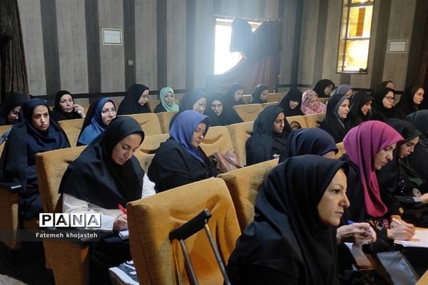 برگزاری کارگاه آموزش ریاضی ویژه آموزگاران دوره ابتدایی شهرستان‌قرچک