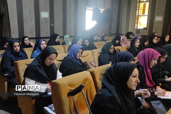 برگزاری کارگاه آموزش ریاضی ویژه آموزگاران دوره ابتدایی شهرستان‌قرچک