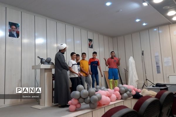 برگزاری کارگاه‌های معرفتی و مذهبی در اردوی مثبت‌دهه هشتادیا در رودهن