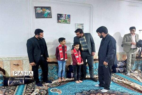 حضور وزیرآموزش و پرورش در منزل دانش‌آموز شجاع حادثه تروریستی شاهچراغ (ع)