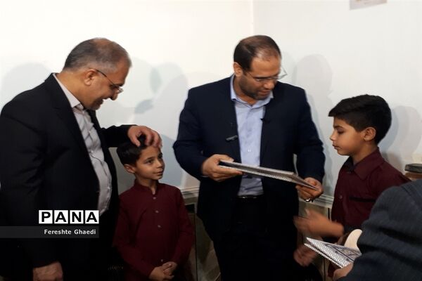 حضور وزیرآموزش و پرورش در منزل دانش‌آموز شجاع حادثه تروریستی شاهچراغ (ع)