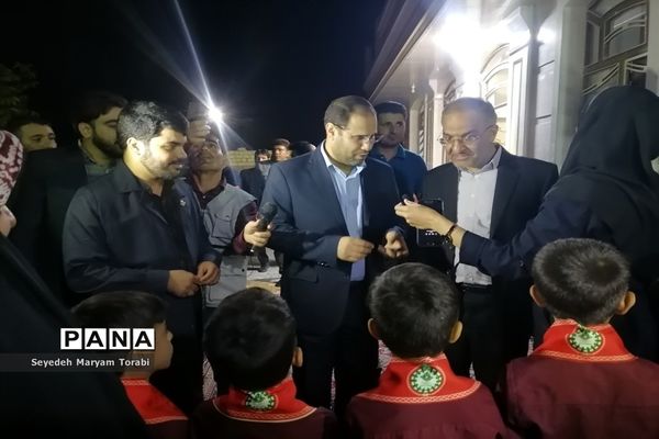 حضور وزیرآموزش و پرورش در منزل دانش‌آموز شجاع حادثه تروریستی شاهچراغ (ع)