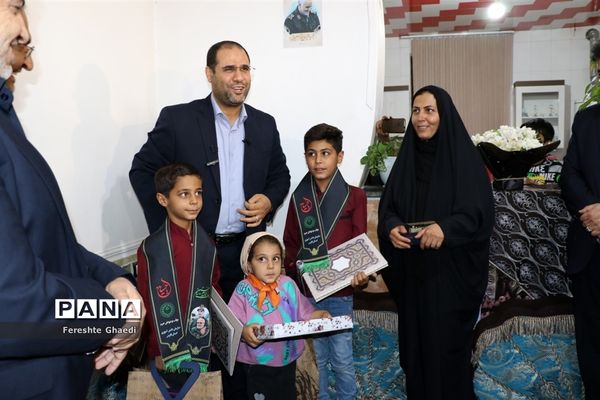 حضور وزیرآموزش و پرورش در منزل دانش‌آموز شجاع حادثه تروریستی شاهچراغ (ع)