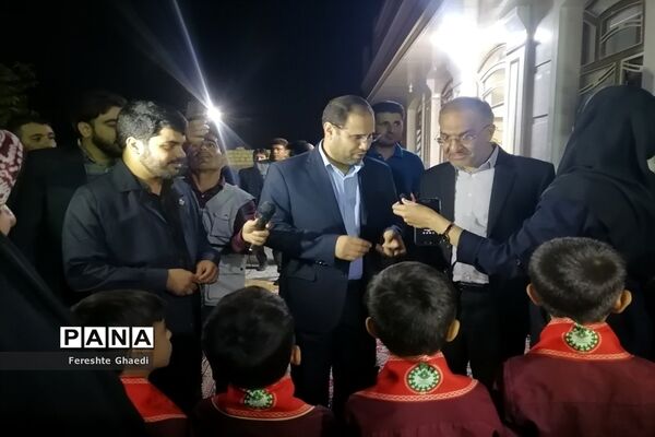 حضور وزیرآموزش و پرورش در منزل دانش‌آموز شجاع حادثه تروریستی شاهچراغ (ع)