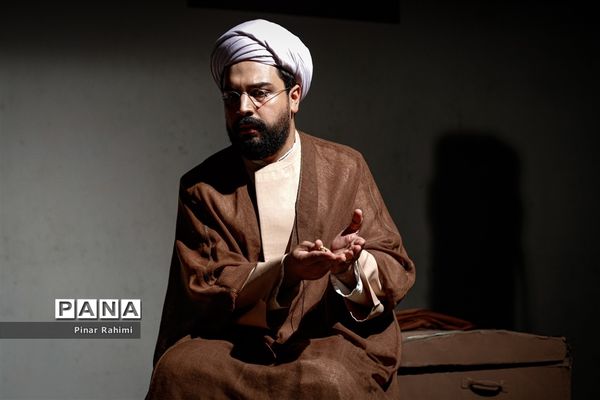 اجرای نمایش (آ شِیخ محمد خیابانی) در صحنه