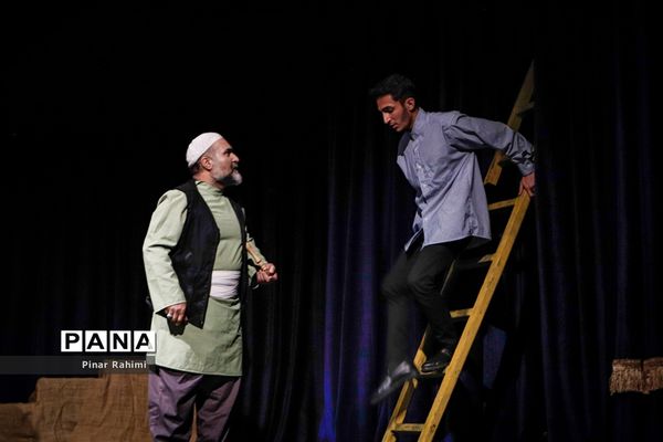 اجرای نمایش (آ شِیخ محمد خیابانی) در صحنه