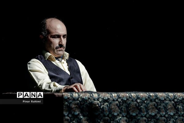 اجرای نمایش (آ شِیخ محمد خیابانی) در صحنه