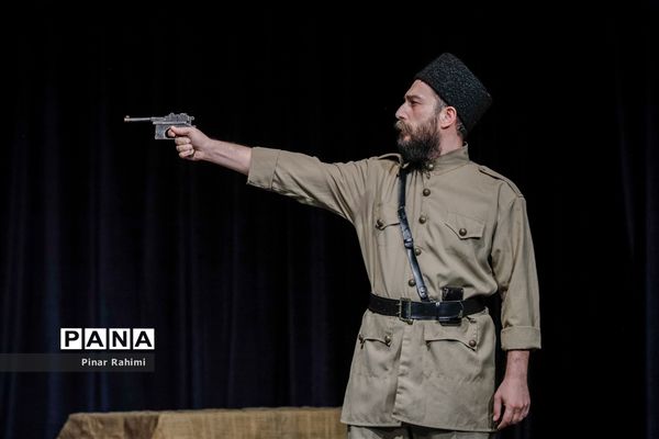 اجرای نمایش (آ شِیخ محمد خیابانی) در صحنه