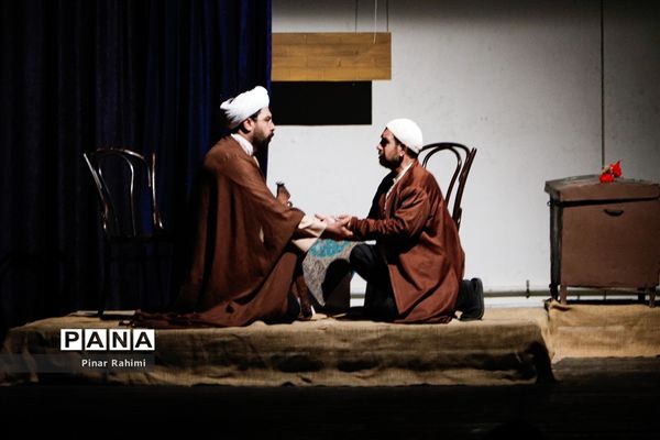 اجرای نمایش (آ شِیخ محمد خیابانی) در صحنه