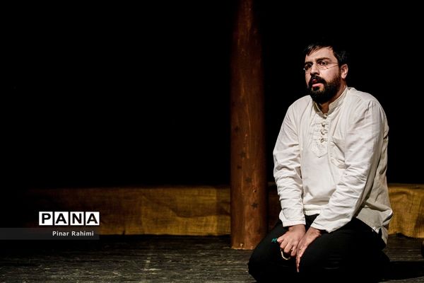 اجرای نمایش (آ شِیخ محمد خیابانی) در صحنه