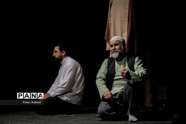 اجرای نمایش (آ شِیخ محمد خیابانی) در صحنه