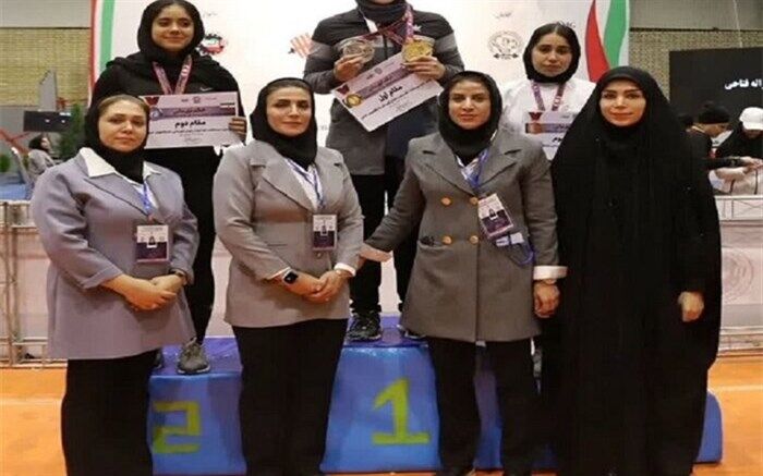 بانویی از خراسان جنوبی سه مدال از مسابقات بدنسازی کشور کسب کرد