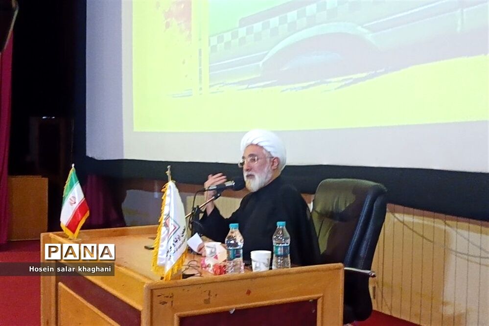 برگزاری کارگاه آموزشی اخلاق حرفه‌ای کسب و کار رانندگان سرویس مدارس  در شیراز