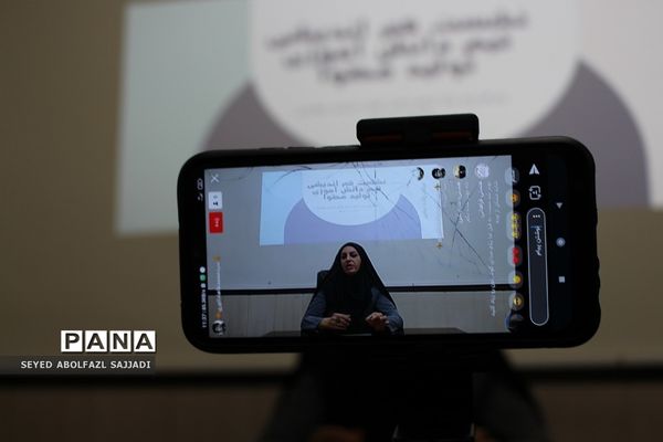 نشست هم‌اندیشی  پسران تیم دانش‌آموزی تولید محتوا سازمان دانش‌آموزی شهرستان‌های تهران