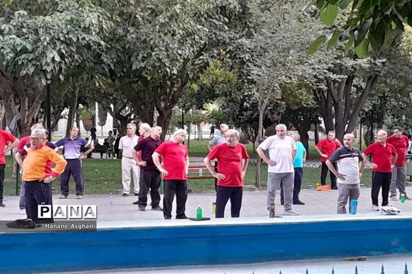 ورزش همگانی با حضور جمعی از مردم در بوستان ملت مشهد
