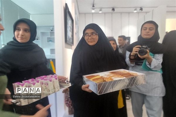 برگزاری نمایشگاه حجاب و عفاف،آثار هنرجویان هنرستان نمونه دولتی مهر