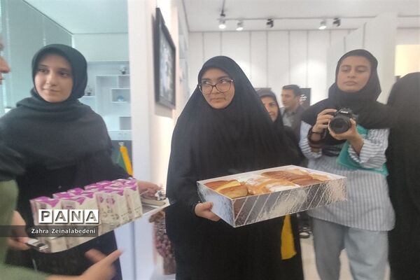 برگزاری نمایشگاه حجاب و عفاف،آثار هنرجویان هنرستان نمونه دولتی مهر