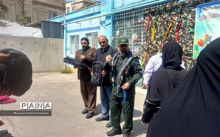 مواسات و همدلی با دانش‌آموزان با اهدای لوازم التحریر