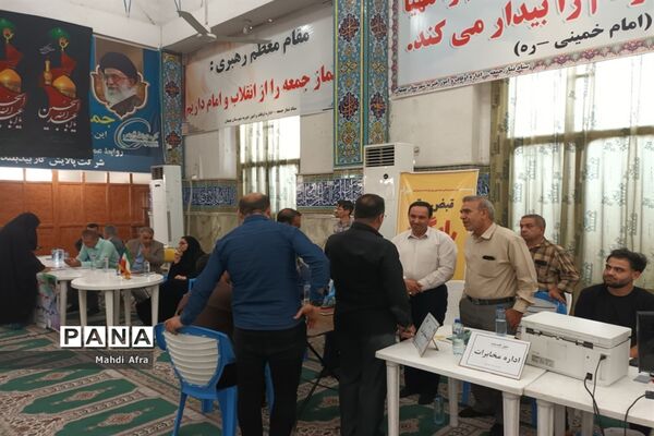برپایی میز خدمت در مصلی نماز جمعه بهبهان به مناسبت هفته دولت