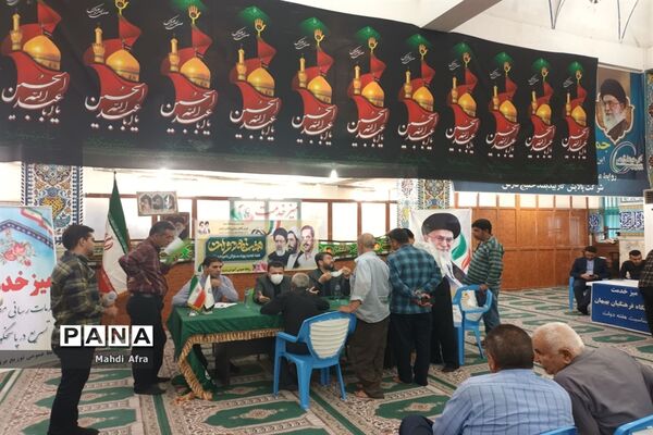 برپایی میز خدمت در مصلی نماز جمعه بهبهان به مناسبت هفته دولت