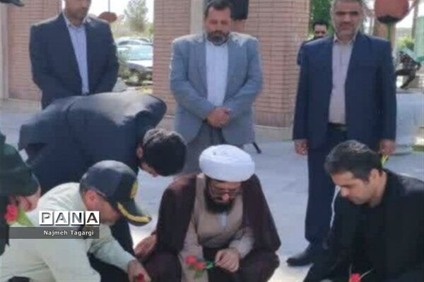 آیین عطر افشانی و گلباران گلزار مطهر شهدا در شهرستان مه ولات