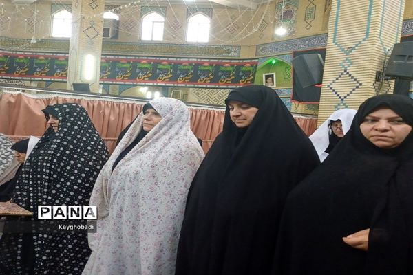 اقامه نماز جمعه با حضور مدیر کل آموزش و پرورش استان اصفهان