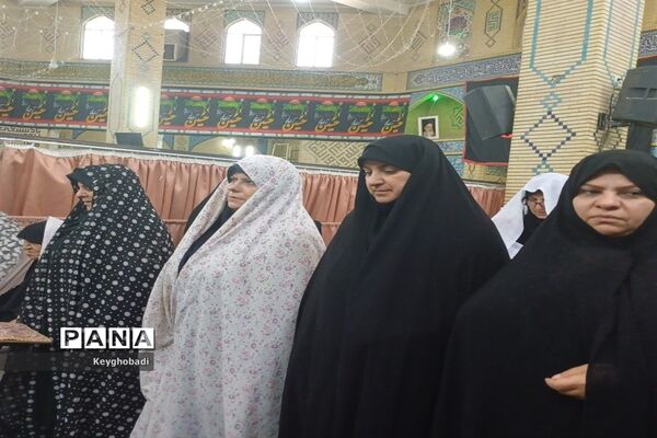 اقامه نماز جمعه با حضور مدیر کل آموزش و پرورش استان اصفهان