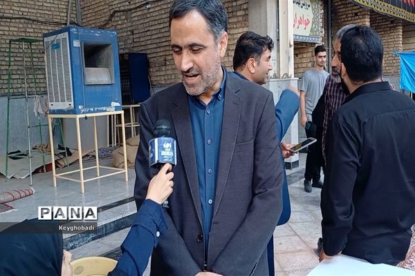 اقامه نماز جمعه با حضور مدیر کل آموزش و پرورش استان اصفهان