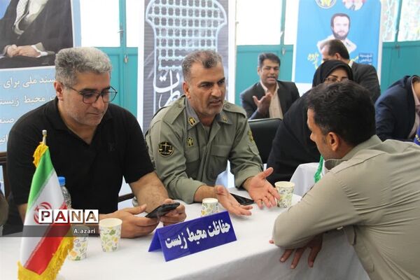 میزخدمت ادارات در میعادگاه نماز جمعه شهرکرد
