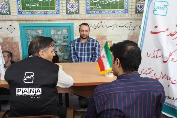 میزخدمت ادارات در میعادگاه نماز جمعه شهرکرد