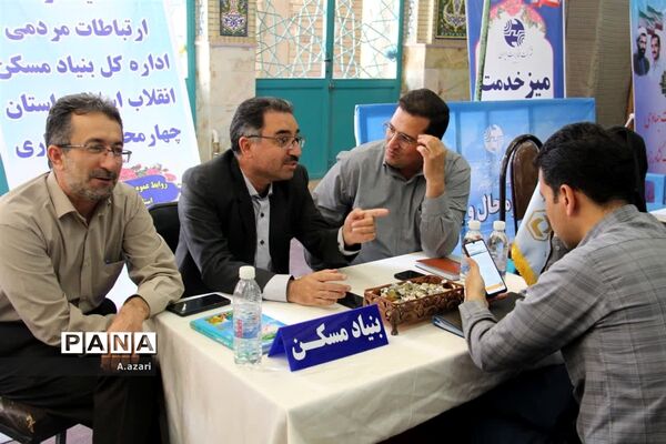 میزخدمت ادارات در میعادگاه نماز جمعه شهرکرد