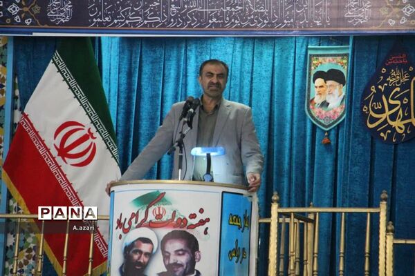 میزخدمت ادارات در میعادگاه نماز جمعه شهرکرد