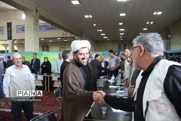 برگزاری  نماز جمعه شهرستان اسلامشهر و برپایی میزخدمت به مناسبت هفته دولت