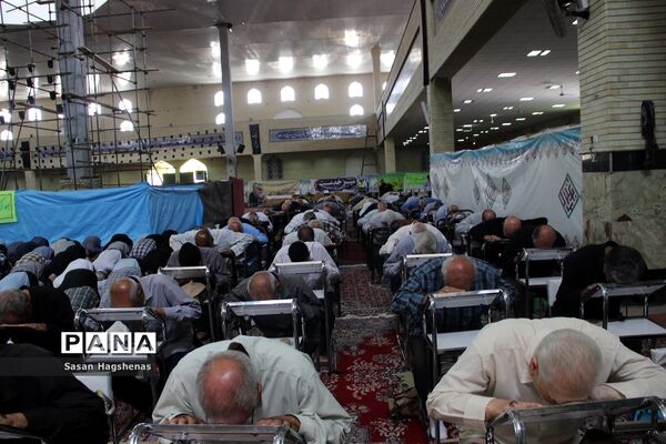 برگزاری  نماز جمعه شهرستان اسلامشهر و برپایی میزخدمت به مناسبت هفته دولت